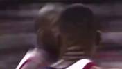 FIBA赛场上的奥尼尔也是无敌般的存在啊,谁敢挡在他前面?
